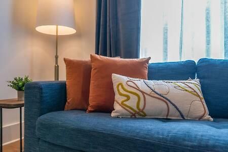 7br Retreat, Rooftops, Garages, Walkable To Faves 5 Mins To Nissan Stadium, Less Than 10 Mins To Broadway, 24 Hr Hospitality, Great For Groups Holiday home Nashville