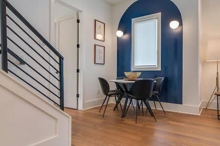 7br Retreat, Rooftops, Garages, Walkable To Faves 5 Mins To Nissan Stadium, Less Than 10 Mins To Broadway, 24 Hr Hospitality, Great For Groups Holiday home *