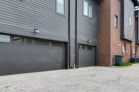 Holiday home 7br Retreat, Rooftops, Garages, Walkable To Faves 5 Mins To Nissan Stadium, Less Than 10 Mins To Broadway, 24 Hr Hospitality, Great For Groups *