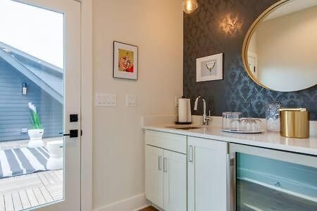 Holiday home 7br Retreat, Rooftops, Garages, Walkable To Faves 5 Mins To Nissan Stadium, Less Than 10 Mins To Broadway, 24 Hr Hospitality, Great For Groups Nashville
