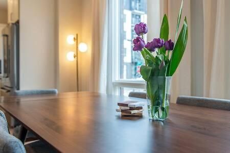 7br Retreat, Rooftops, Garages, Walkable To Faves 5 Mins To Nissan Stadium, Less Than 10 Mins To Broadway, 24 Hr Hospitality, Great For Groups Nashville