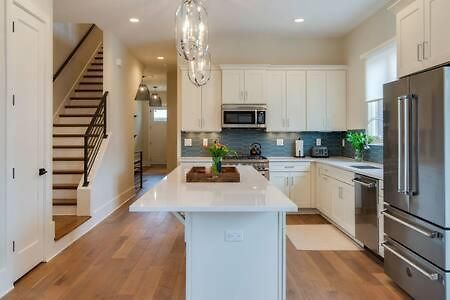 Holiday home 7br Retreat, Rooftops, Garages, Walkable To Faves 5 Mins To Nissan Stadium, Less Than 10 Mins To Broadway, 24 Hr Hospitality, Great For Groups