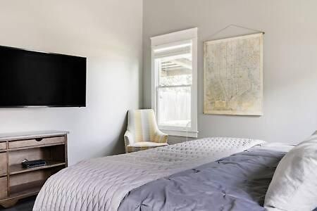 Holiday home 1-story Family With Fenced Yard, Grill, Parking, Sleeps 10, 5 Mins To Five Points & Nissan Stadium, Smart Tvs, Pet-friendly Yard, Patio For Bbqs, Ideal Getaway For Families, 24 Hr Hospitality