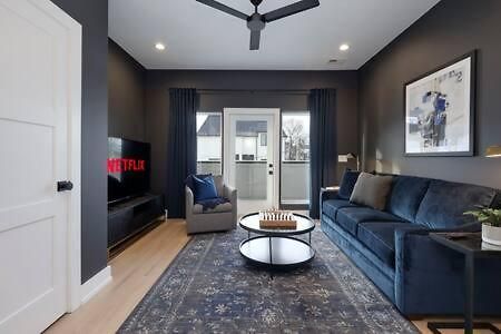 Stylish 4 Bed, Skyline Views From Rooftop, Garage , Gourmet Kitchen, Cozy Living Space, Dedicated Parking, Near Distilleries, Marathon Village & Nightlife, Chic Skyline Views, Great For Groups, 24 Hour Hospitality *
