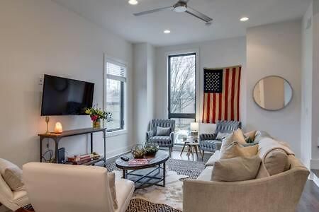 Getaway - Rooftop, Garage, Near Broadway! Holiday home *
