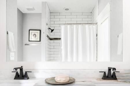Holiday home Spacious Dog Friendly 3 Bedroom Townhome, Grill, Patio 3 Blocks To Grocer, 5 Mins To 5 Points, 15 Mins To Broadway, 24 Hour Hospitality Team, Perfect For Families