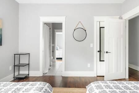Spacious Dog Friendly 3 Bedroom Townhome, Grill, Patio 3 Blocks To Grocer, 5 Mins To 5 Points, 15 Mins To Broadway, 24 Hour Hospitality Team, Perfect For Families *