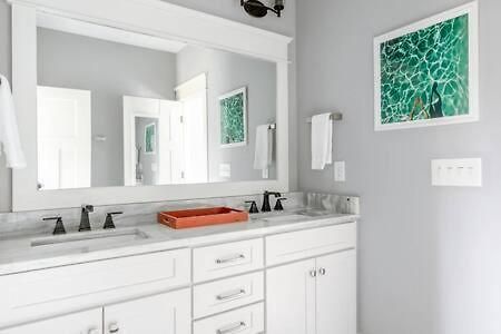 Spacious Dog Friendly 3 Bedroom Townhome, Grill, Patio 3 Blocks To Grocer, 5 Mins To 5 Points, 15 Mins To Broadway, 24 Hour Hospitality Team, Perfect For Families Holiday home *