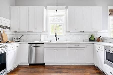 Holiday home Spacious Dog Friendly 3 Bedroom Townhome, Grill, Patio 3 Blocks To Grocer, 5 Mins To 5 Points, 15 Mins To Broadway, 24 Hour Hospitality Team, Perfect For Families *