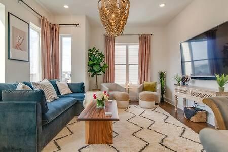 Luxury Hillsboro Village Rooftop Retreat Sleep 12 W Chef S Kitchen Smart Tvs & Garage Walk To Vanderbilt Pancake Pantry & Boutique Shopping Minutes To Broadway 12 South & The Parthenon 24 7 Hospitality