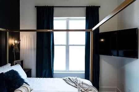 Holiday home Hillsboro Village Retreat Garage Rooftop Deck Sleeps 12 Sophisticated Open Living & Gourmet Kitchen Smart Tvs Pet-friendly W Private Garage Walk To Vanderbilt Minutes To 12 South & Broadway 24 7 Hospitality *