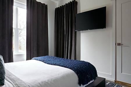 Hillsboro Village Rooftop Retreat With Views, Sleep 12 With Gourmet Kitchen, Smart Tvs & Garage, Walk To Vanderbilt, Pancake Pantry And Boutique Shopping, Minutes To Broadway, 12 South And The Parthenon, Perfect For Groups, 24hr Hospitality Holiday home