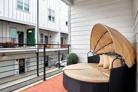 Holiday home Hillsboro Village Rooftop Retreat With Views, Sleep 12 With Gourmet Kitchen, Smart Tvs & Garage, Walk To Vanderbilt, Pancake Pantry And Boutique Shopping, Minutes To Broadway, 12 South And The Parthenon, Perfect For Groups, 24hr Hospitality *