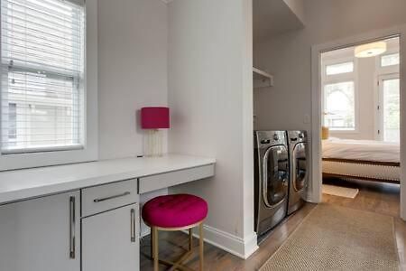 Family In 12 South, Mins To Local Favorites, Screened In Porch, Walk To Shopping In 12 South, 10 Minutes To Broadway, Dedicated Parking, Perfect For Families, 24 Hr Hospitality Holiday home Nashville