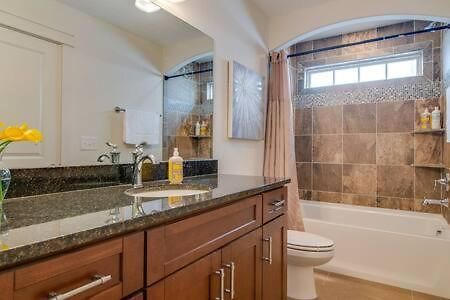 Modern 3 King Belmont Retreat With 2 Living Walk To Belmont & Vanderbilt Near Music Row The Gulch & 12th South 2 Miles To Broadway Large Dining Table Smart Tvs Parking 24 Hr Hospitality *