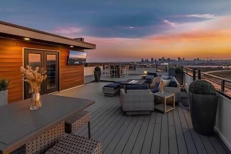 Skyline View Mansion, Hot Tub, Close To Downtown, Less Than 10 Mins To 5 Points And Broadway, 3 Spacious Suites, Workspace, Garage Spaces And Ample Parking, 24 Hr Hospitality Holiday home Nashville