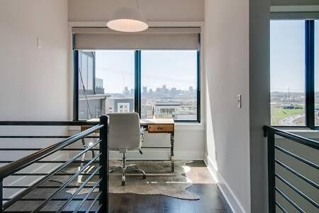 Skyline View Mansion, Hot Tub, Close To Downtown, Less Than 10 Mins To 5 Points And Broadway, 3 Spacious Suites, Workspace, Garage Spaces And Ample Parking, 24 Hr Hospitality Holiday home