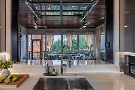 Holiday home Skyline View Mansion, Hot Tub, Close To Downtown, Less Than 10 Mins To 5 Points And Broadway, 3 Spacious Suites, Workspace, Garage Spaces And Ample Parking, 24 Hr Hospitality