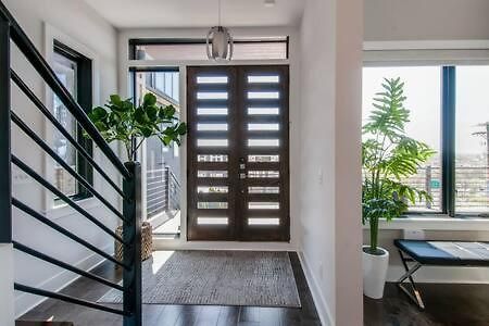 Skyline View Mansion, Hot Tub, Close To Downtown, Less Than 10 Mins To 5 Points And Broadway, 3 Spacious Suites, Workspace, Garage Spaces And Ample Parking, 24 Hr Hospitality Holiday home