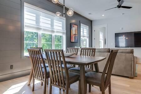 Holiday home Roomy 1-level Near Vanderbilt With Parking, 1 Story, Secure Parking, Patio 3 Miles To Broadway *