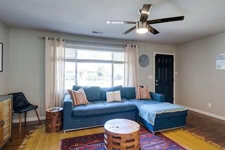 Holiday home 1-story Home, Fenced Yard, Grill, Firepit, Parking, Sleeps 10, Pet-friendly, Smart Tvs, 10 Mins To Nissan Stadium & Five Points, Cozy Bedrooms, Outdoor Fun, Perfect For Families & Groups Nashville