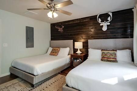 1-story Home, Fenced Yard, Grill, Firepit, Parking, Sleeps 10, Pet-friendly, Smart Tvs, 10 Mins To Nissan Stadium & Five Points, Cozy Bedrooms, Outdoor Fun, Perfect For Families & Groups *