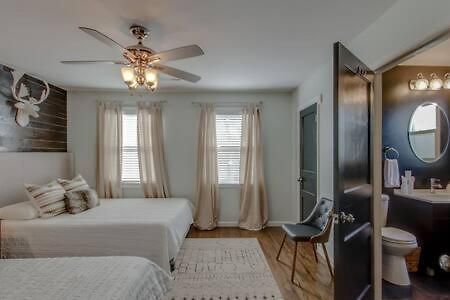 1-story Home, Fenced Yard, Grill, Firepit, Parking, Sleeps 10, Pet-friendly, Smart Tvs, 10 Mins To Nissan Stadium & Five Points, Cozy Bedrooms, Outdoor Fun, Perfect For Families & Groups