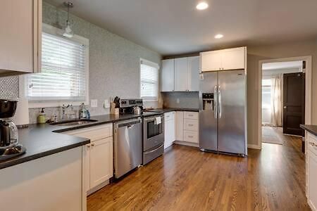 1-story Home, Fenced Yard, Grill, Firepit, Parking, Sleeps 10, Pet-friendly, Smart Tvs, 10 Mins To Nissan Stadium & Five Points, Cozy Bedrooms, Outdoor Fun, Perfect For Families & Groups Nashville
