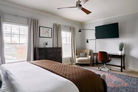 Modern Next To Vanderbilt Campus With Parking, Screened Porch & Workspace, Walk To Hillsboro Village, Fido & Pancake Pantry, Minutes To Music Row, 12 South & Broadway, Perfect For Families, Friends & Visits Nashville
