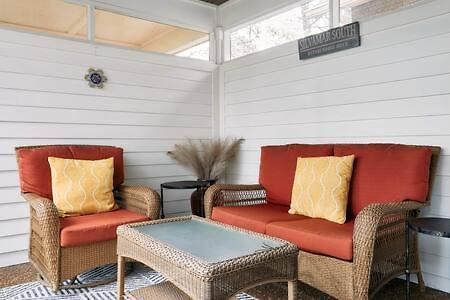Holiday home Modern Next To Vanderbilt Campus With Parking, Screened Porch & Workspace, Walk To Hillsboro Village, Fido & Pancake Pantry, Minutes To Music Row, 12 South & Broadway, Perfect For Families, Friends & Visits *