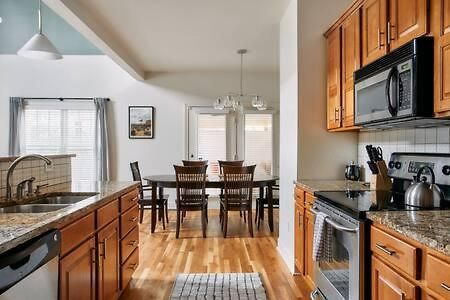 Holiday home Modern Next To Vanderbilt Campus With Parking, Screened Porch & Workspace, Walk To Hillsboro Village, Fido & Pancake Pantry, Minutes To Music Row, 12 South & Broadway, Perfect For Families, Friends & Visits