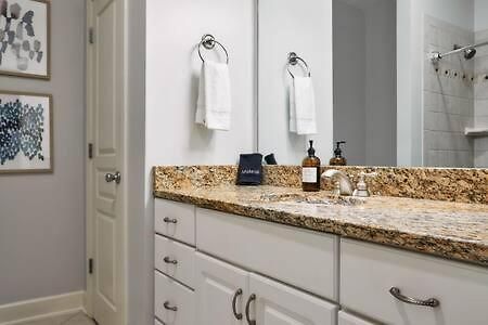 Modern Next To Vanderbilt Campus With Parking, Screened Porch & Workspace, Walk To Hillsboro Village, Fido & Pancake Pantry, Minutes To Music Row, 12 South & Broadway, Perfect For Families, Friends & Visits Nashville