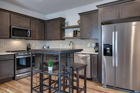 Stylish East Nash Townhouse, Walk To Favorite Eats, Cozy Den, Workspace, Smart Tvs And Fast Wifi, Full Kitchen, Garage And 24 Hr Hospitality, Near Mas Tacos, Rosepepper And Five Points, 10 Min To Broadway Holiday home *
