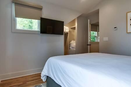 Holiday home Townhouse - Walk To Food, Near Downtown! *