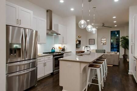 Holiday home Modern 3br With Garage, Rooftop, Hot Neighborhood 10 Mins To Broadway, 24 Hour Hospitality Team, Perfect For Groups *