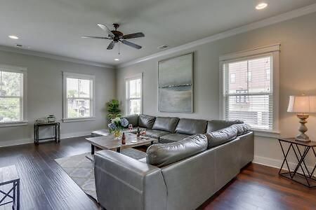 Holiday home Spacious 4 King Belmont 2 Living Walk To Belmont & Vanderbilt Large Dining Table Smart Tvs Parking 24 Hr Hospitality Near Music Row & The Gulch 2 Miles To Broadway