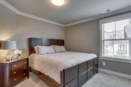 Spacious 4 King Belmont 2 Living Walk To Belmont & Vanderbilt Large Dining Table Smart Tvs Parking 24 Hr Hospitality Near Music Row & The Gulch 2 Miles To Broadway * Nashville