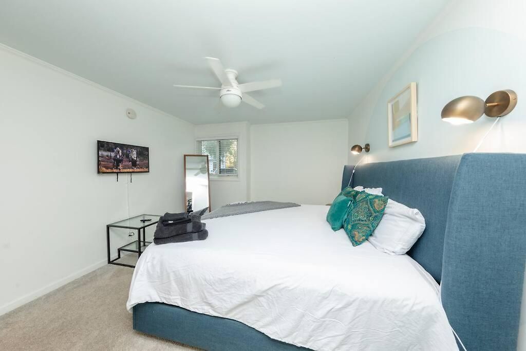 Apartment Bright & Cozy 2br Family Sleeps 6 With Private Balcony And Optional Parking Near Centennial Park & Broadway
