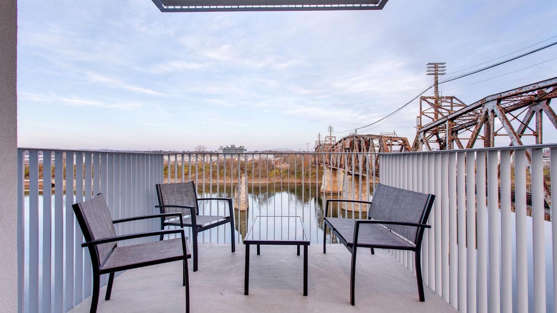 Apartment The Riverfront Vip - Walk To Broadway & Nissan Stadium - Free Garage Nashville