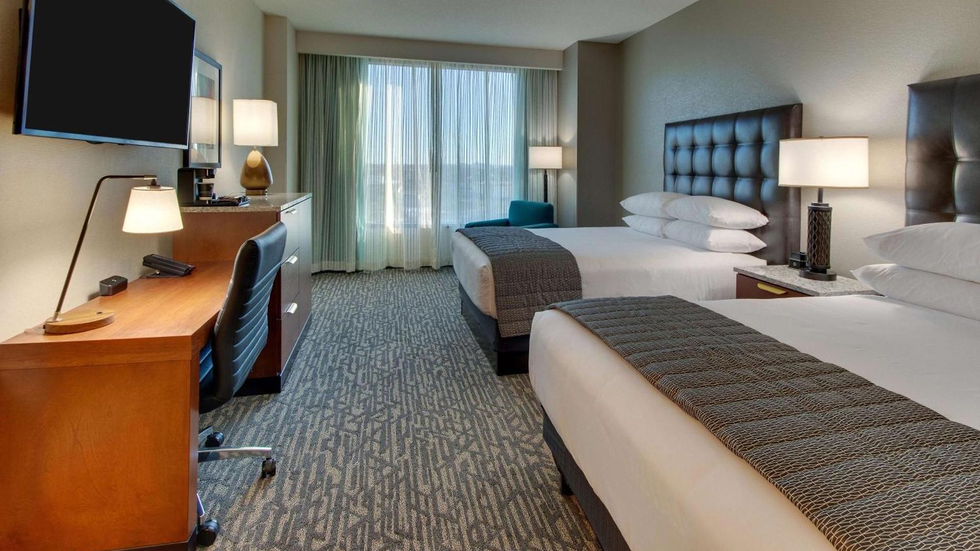 Drury Plaza Downtown Hotel