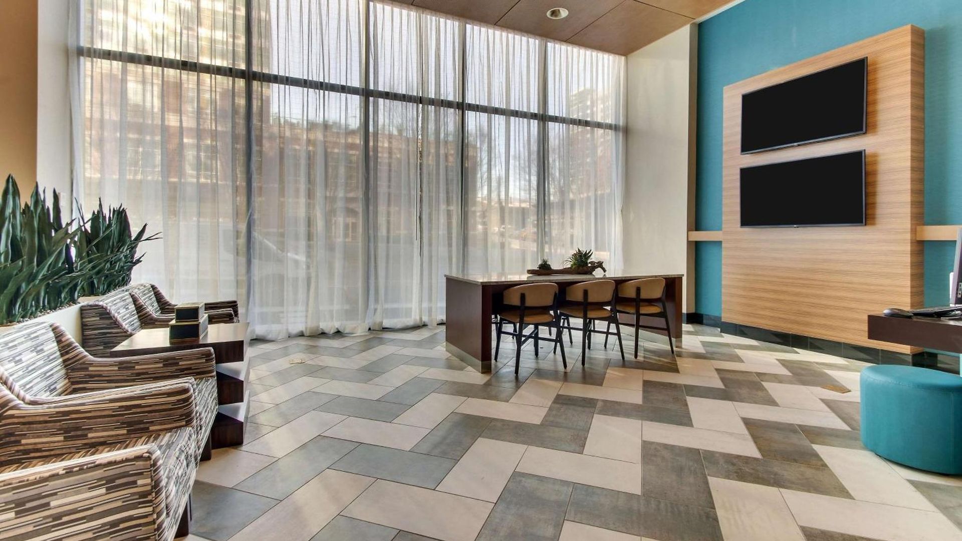 Drury Plaza Downtown 4*