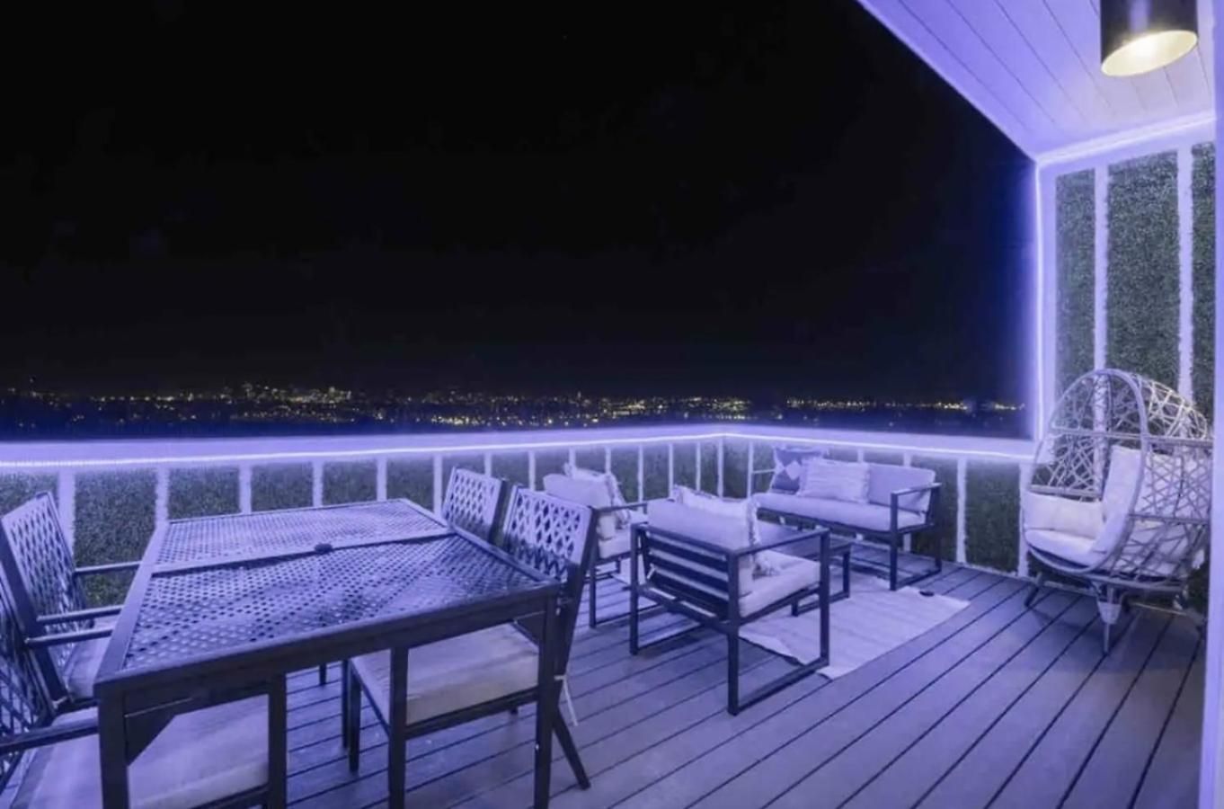 Luxury Four-story Home, Rooftop Deck With Views, Pingpong! Sleeps 12!