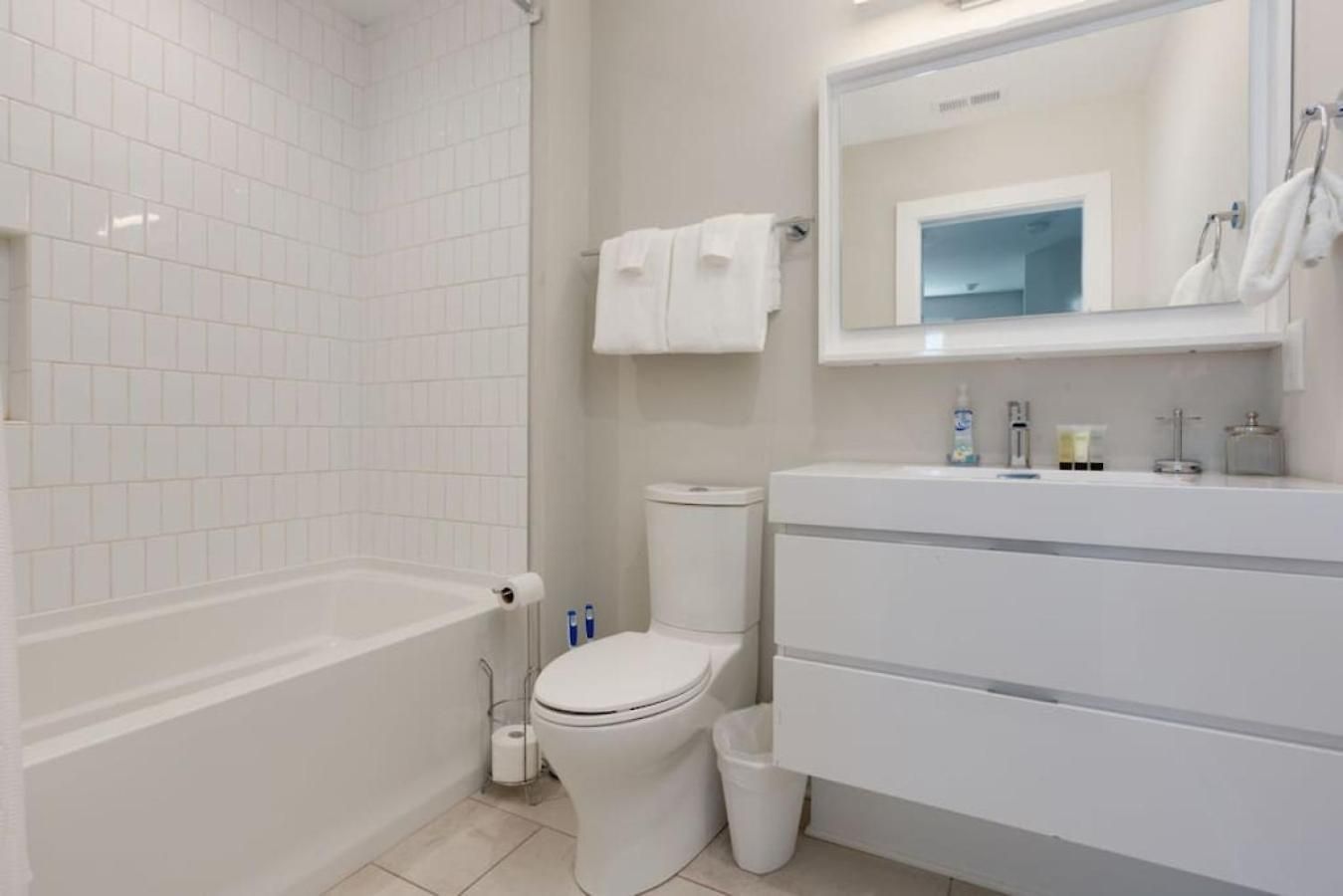 Modern Townhome, Large Game With Ping Pong, 10min To Downtown! Sleeps 10! Holiday home Nashville