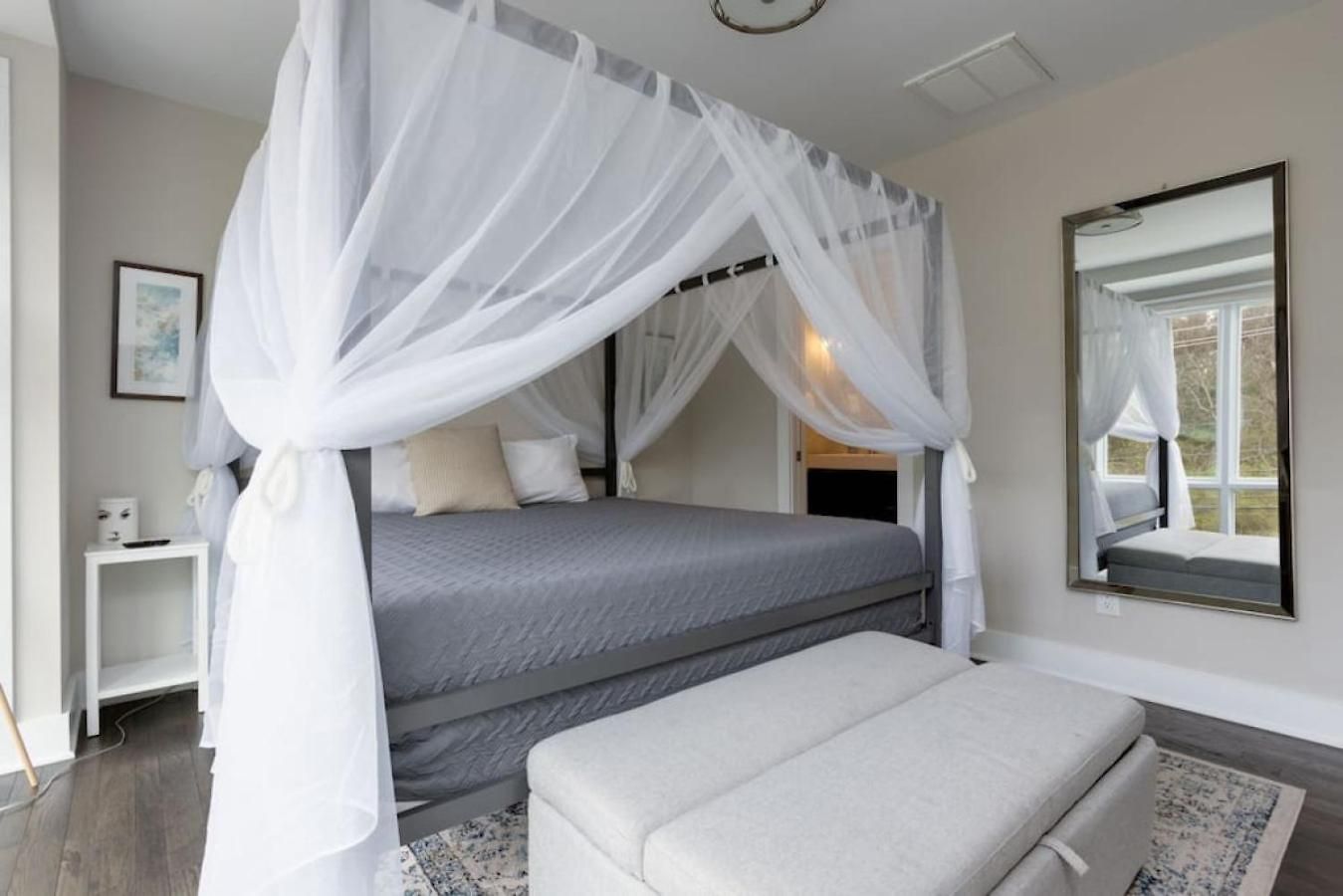 Holiday home Modern Townhome, Large Game With Ping Pong, 10min To Downtown! Sleeps 10! Nashville