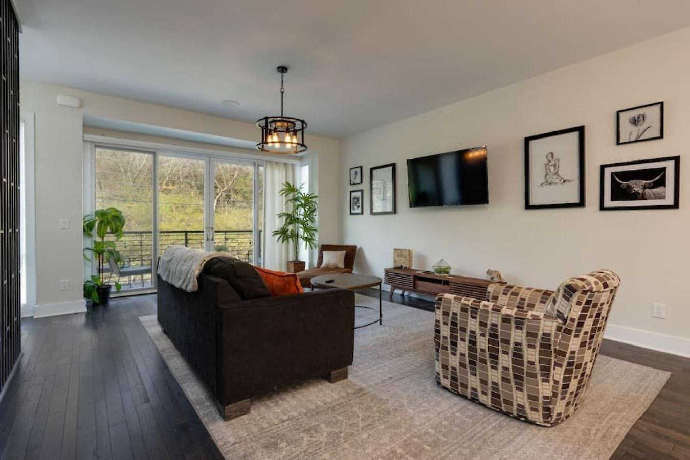 Holiday home Modern Townhome, Large Game With Ping Pong, 10min To Downtown! Sleeps 10! Nashville