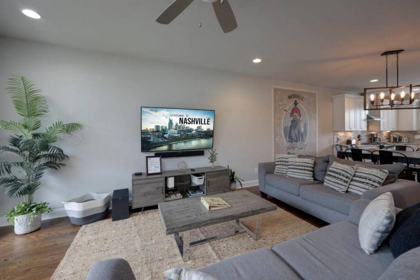 Holiday home Weho Home, Geodis Park, Mini-golf, Arcade, 10min To Downtown! Sleeps 10! *