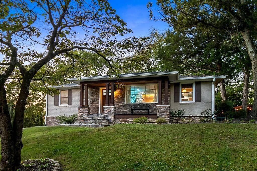 Holiday home Hillside Hot Tub Hideaway! King Bed / Fire Pit *