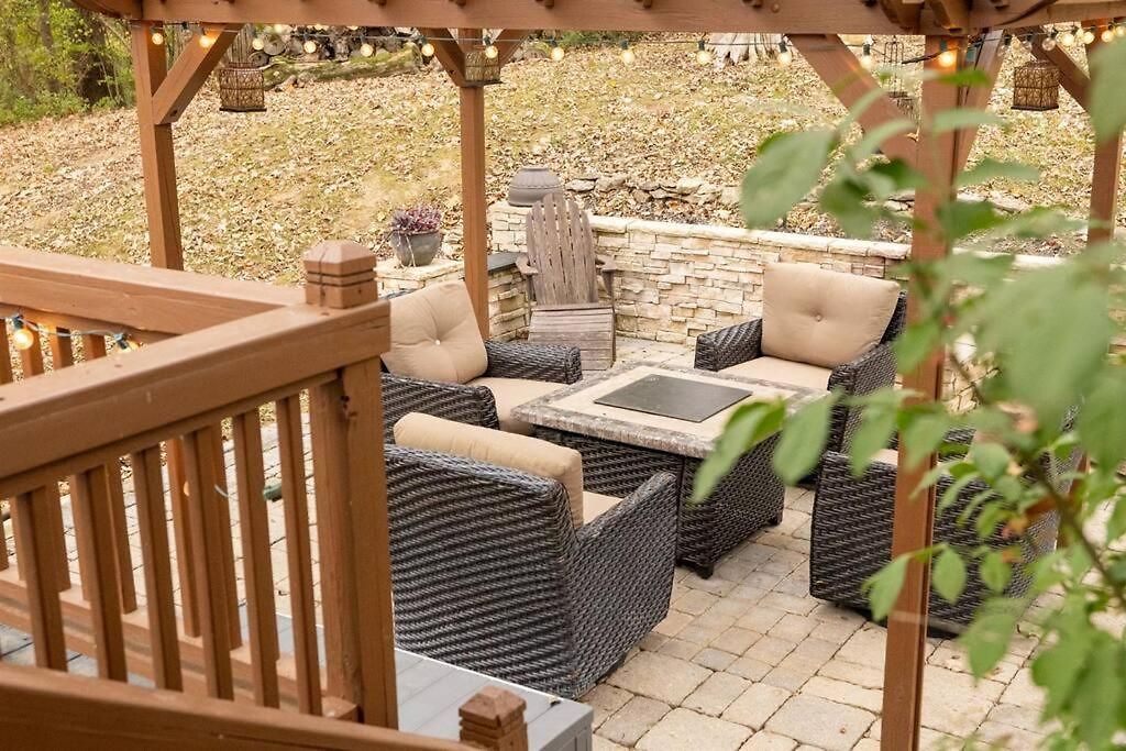 Hillside Hot Tub Hideaway! King Bed / Fire Pit * Nashville