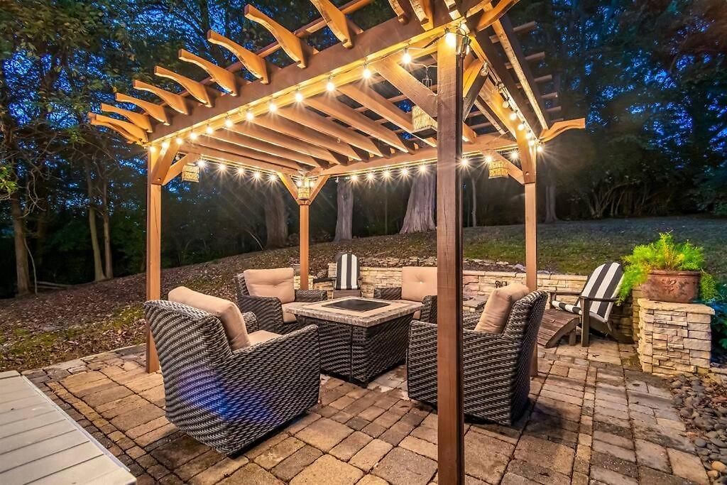 Hillside Hot Tub Hideaway! King Bed / Fire Pit Holiday home