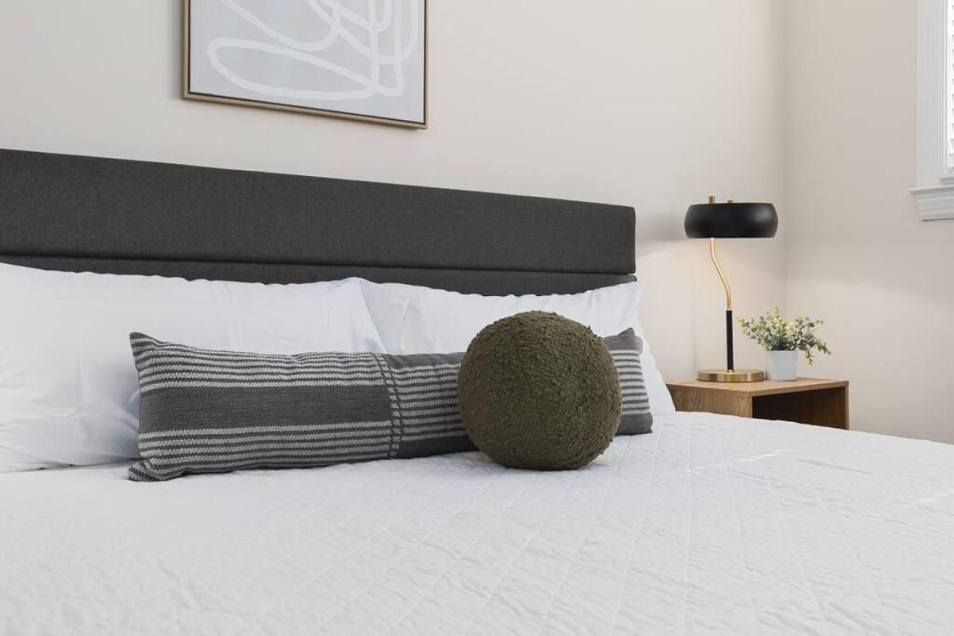 Platinum On Music Row Renovated And Near Downtown Apartment